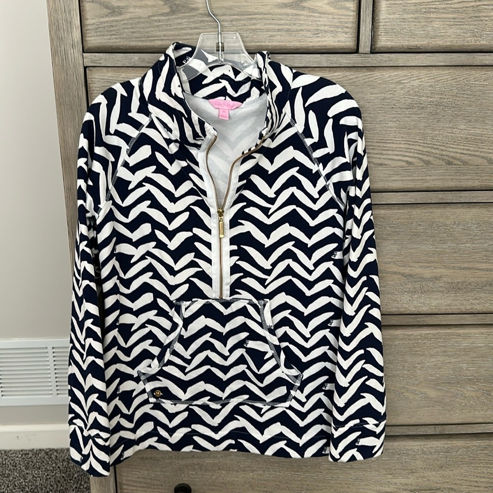 Lily Pulitzer Got Lucky Bird- Navy/White medium popover top